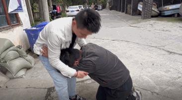 DƬ